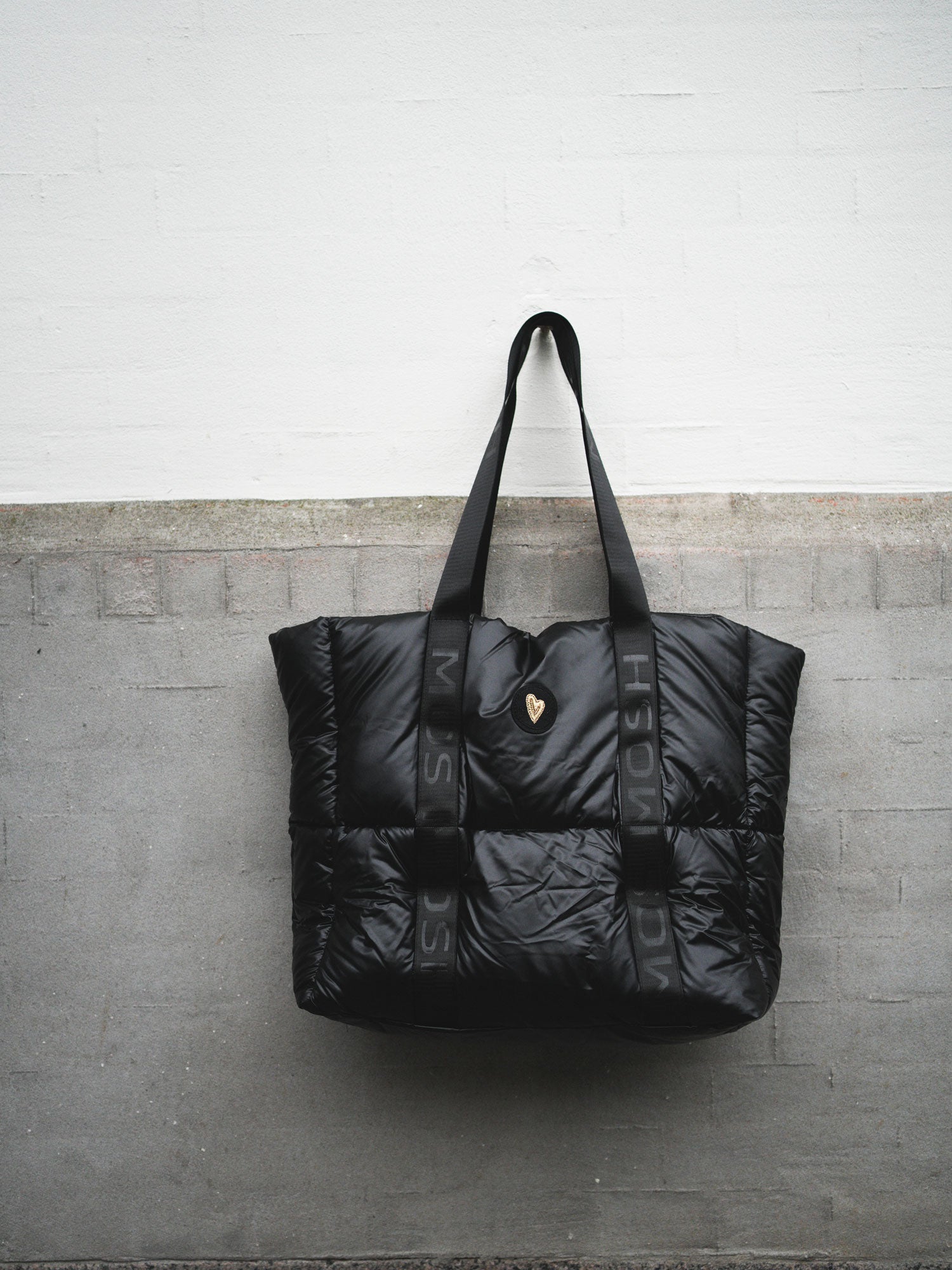 Modelshot / Black White / Detail