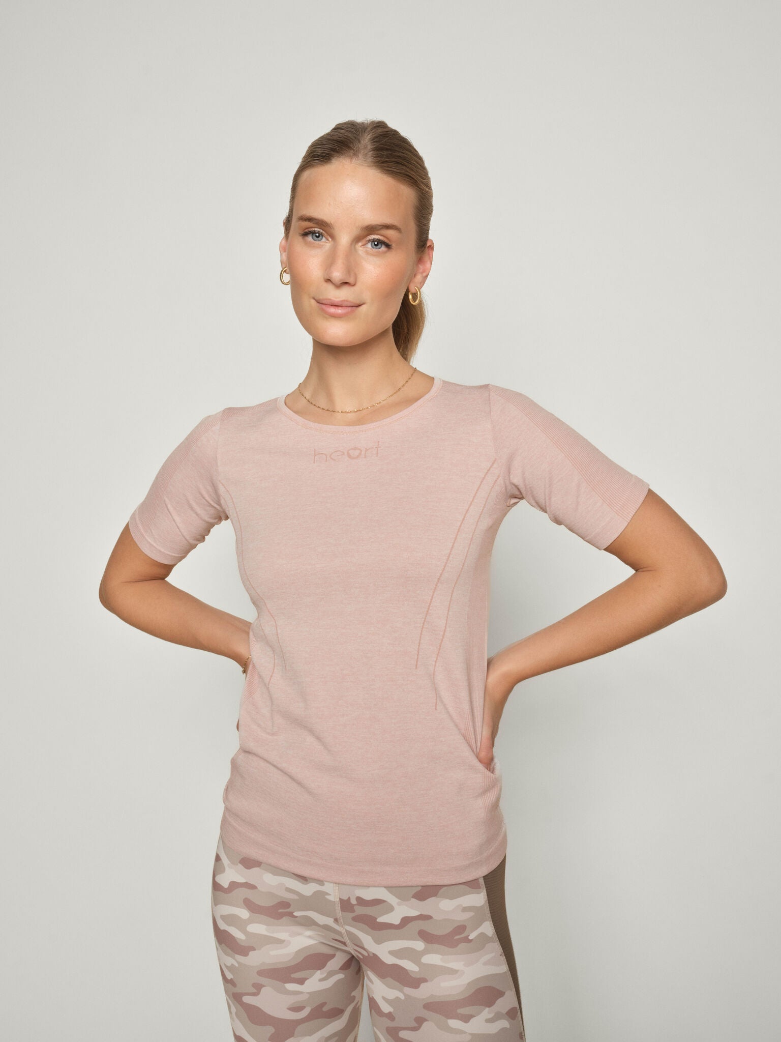 Modelshot / Misty Rose / Detail