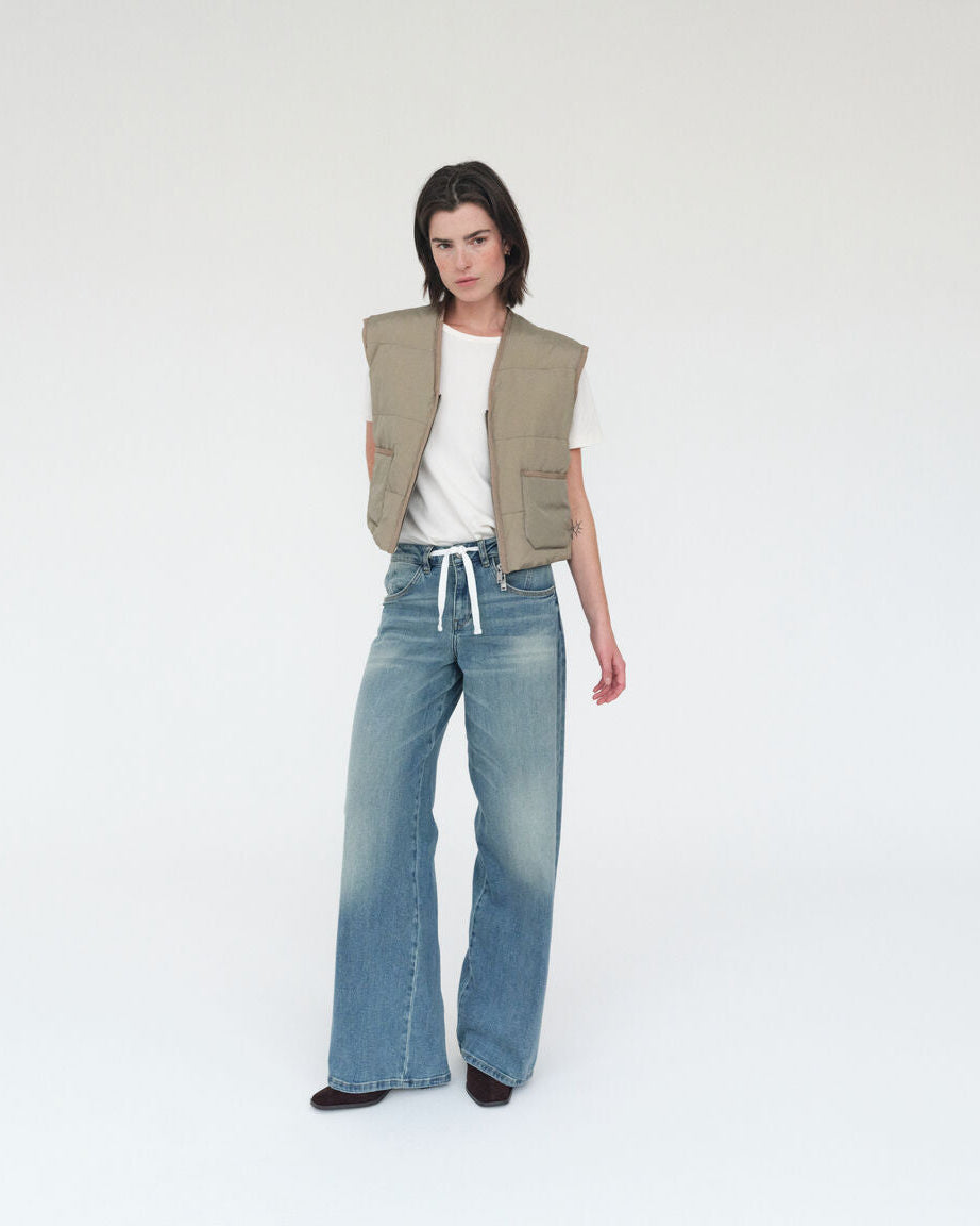 Modelshot / Mid Blue / Detail