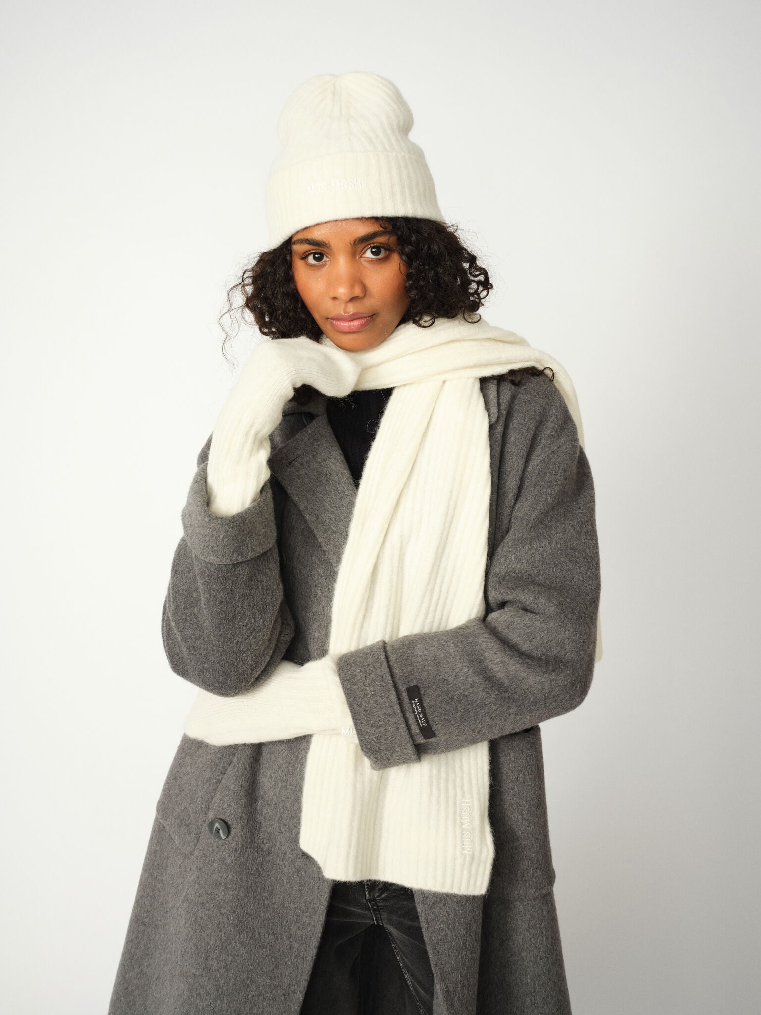 Modelshot / Ecru / Detail