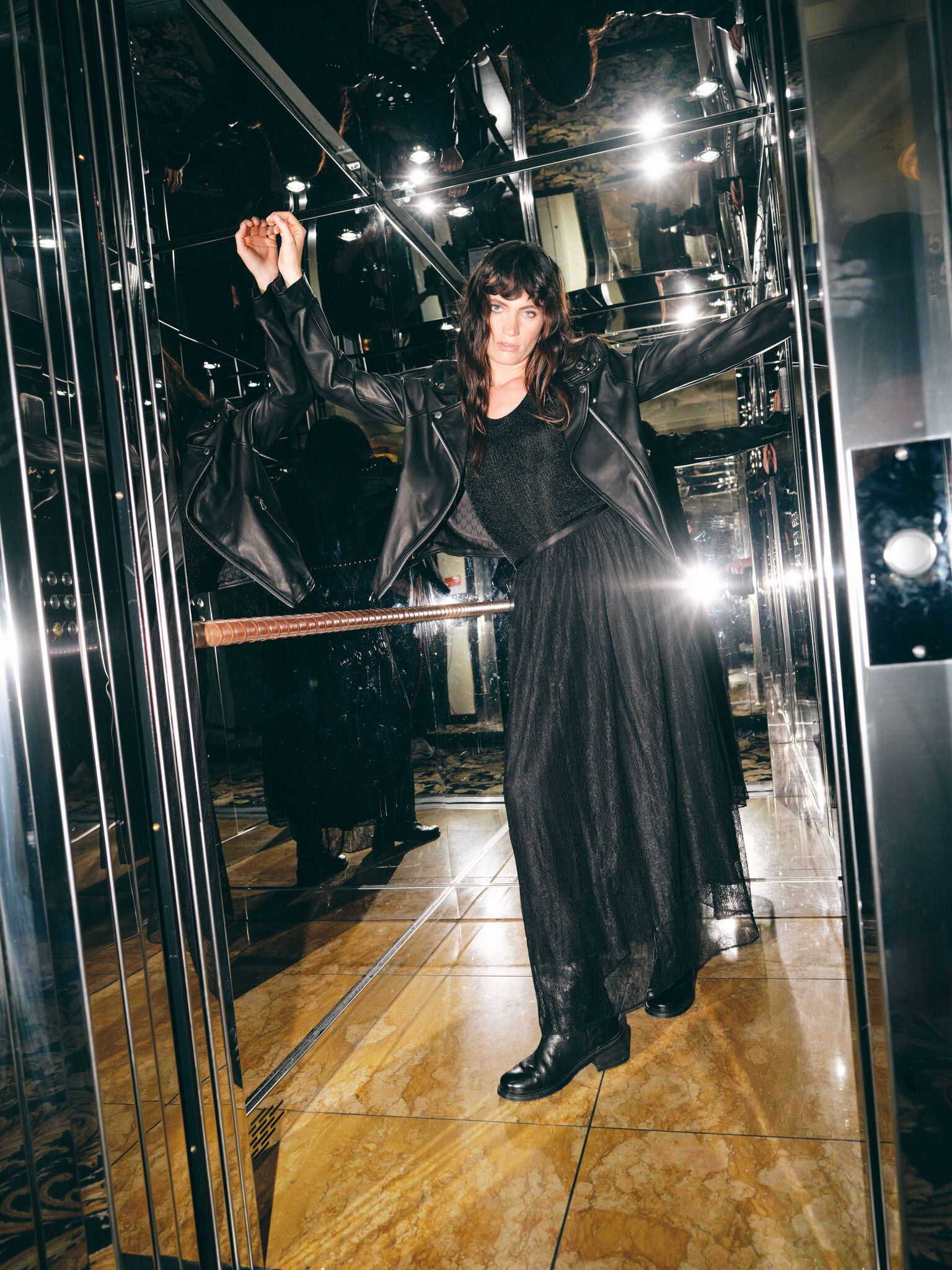 Modelshot / Black / Detail