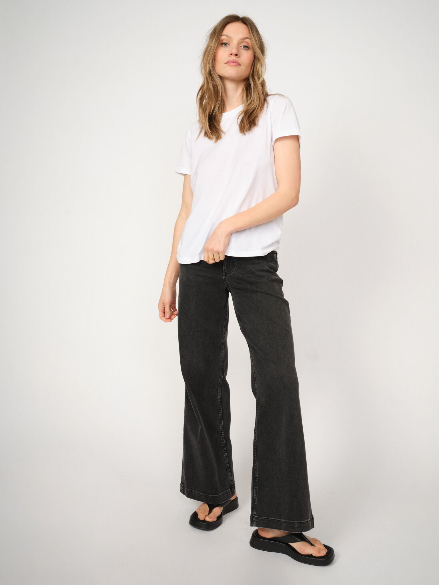 Modelshot / Grey / Detail