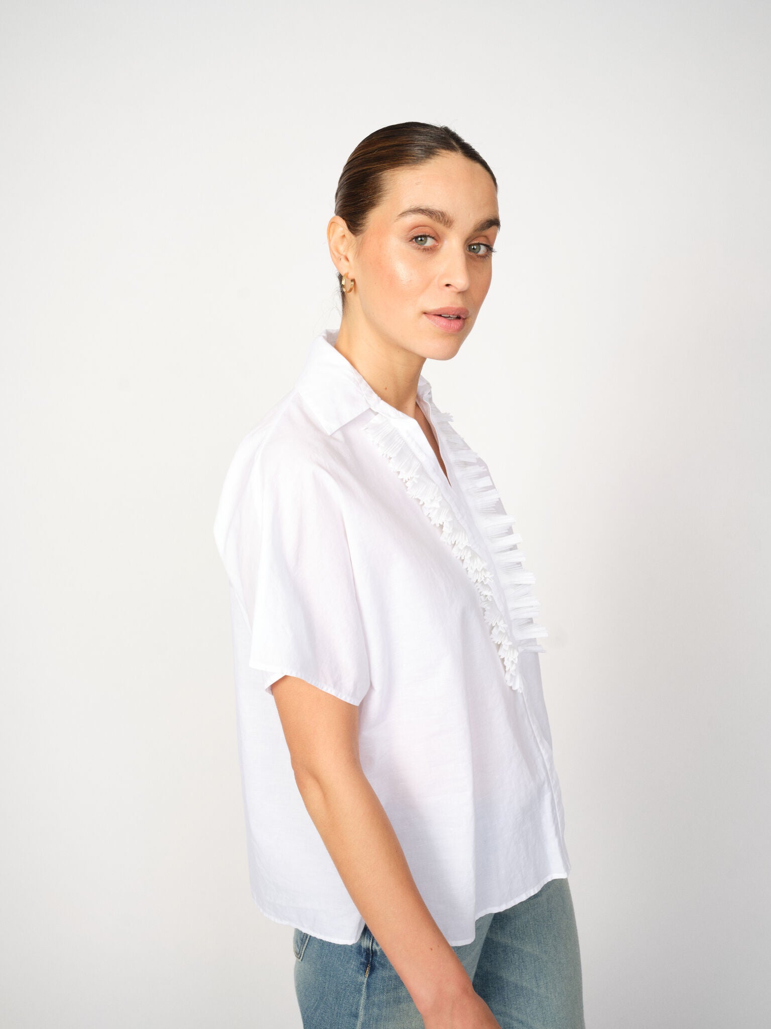 Modelshot / White / Detail