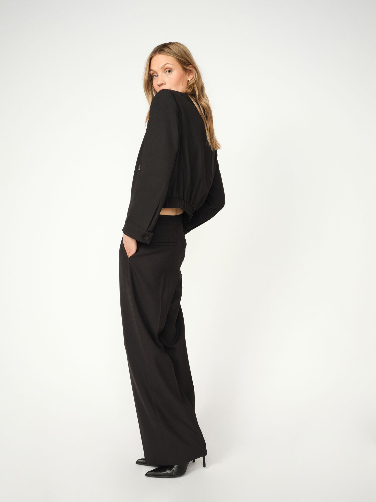 Modelshot / Black / Detail