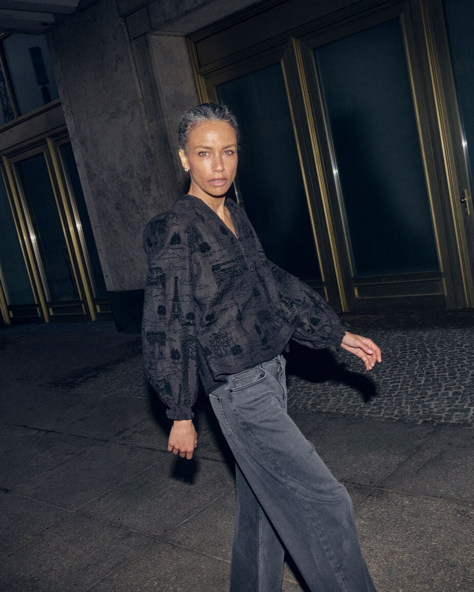 Modelshot / Grey / Detail