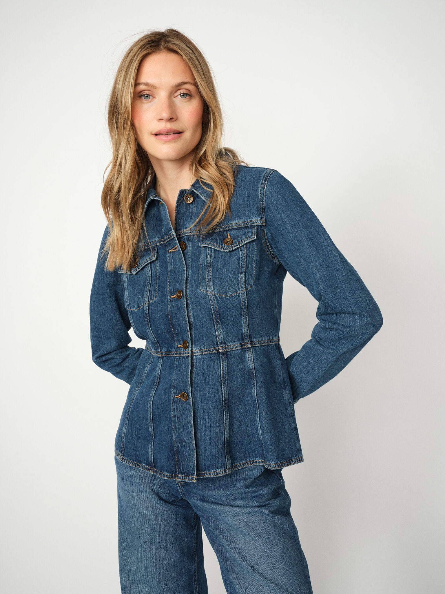 Modelshot / Blue / Detail