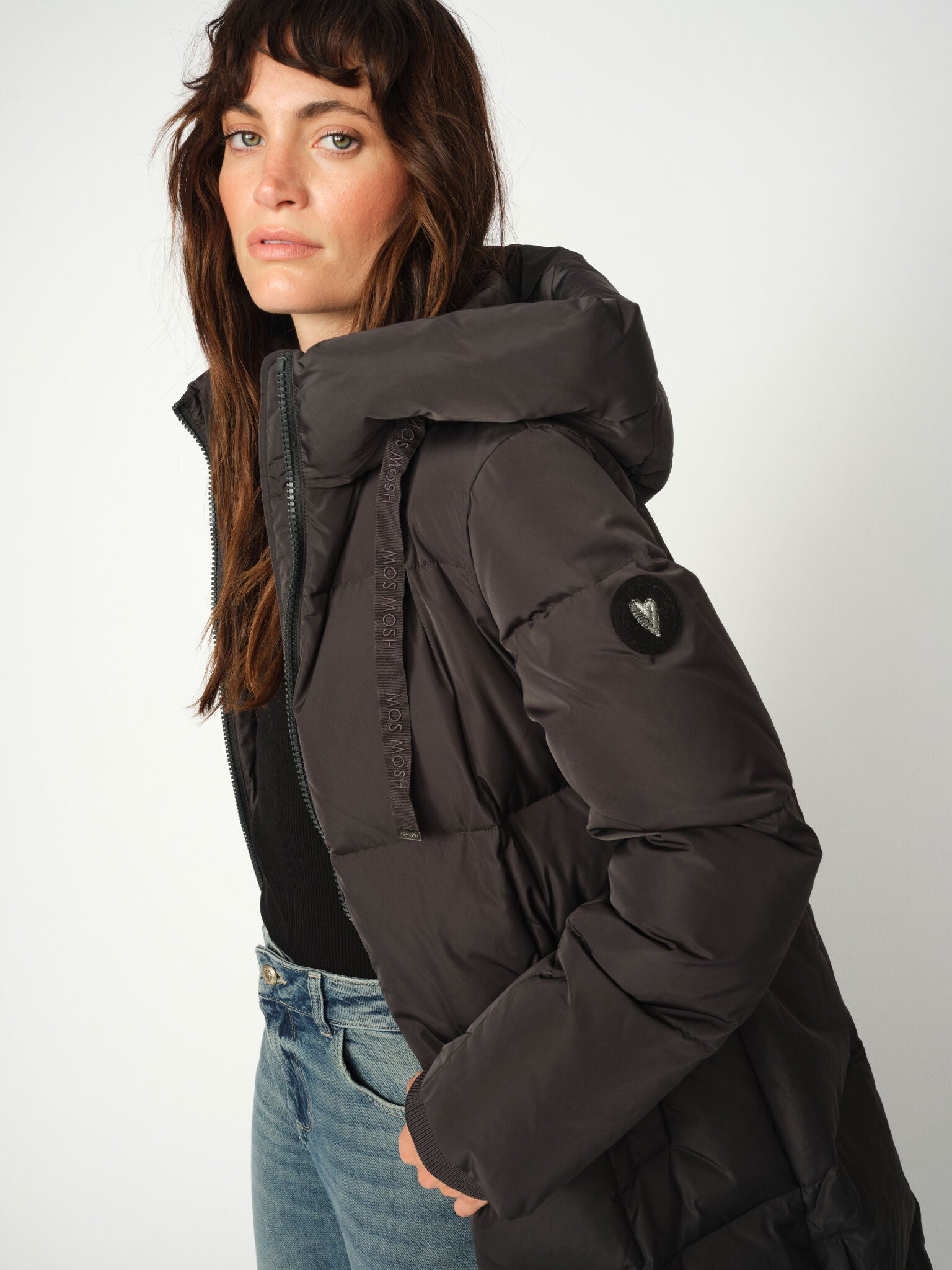 Modelshot / Dark Gray / Detail