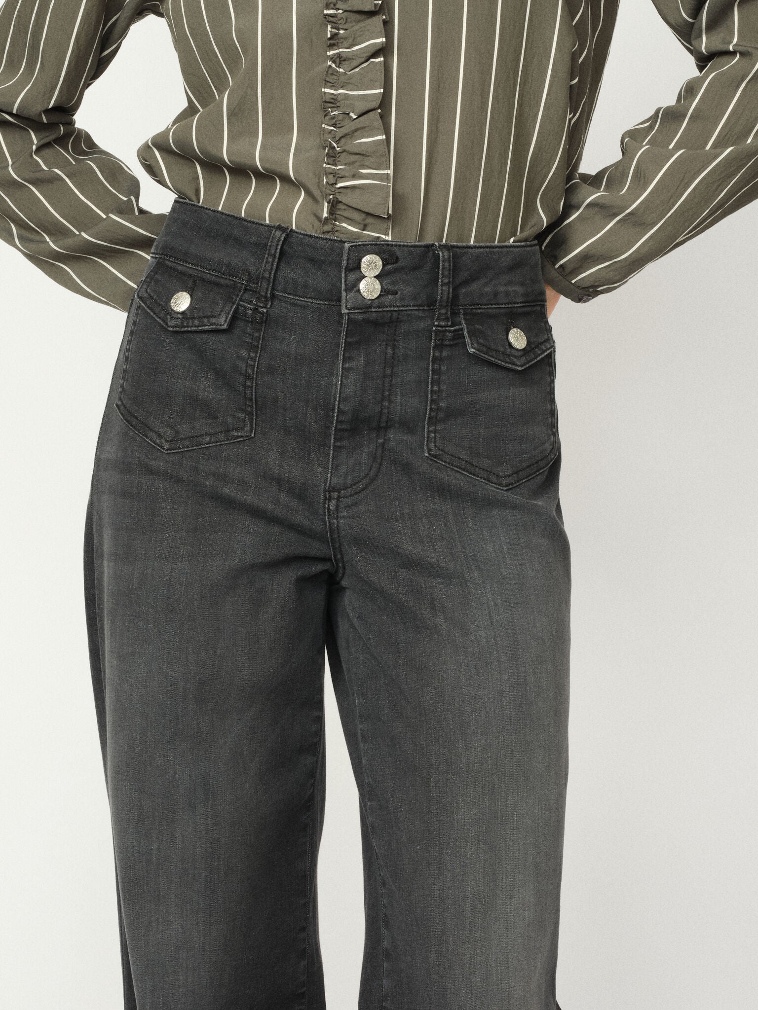 Modeshot / Grey Wash / Detail