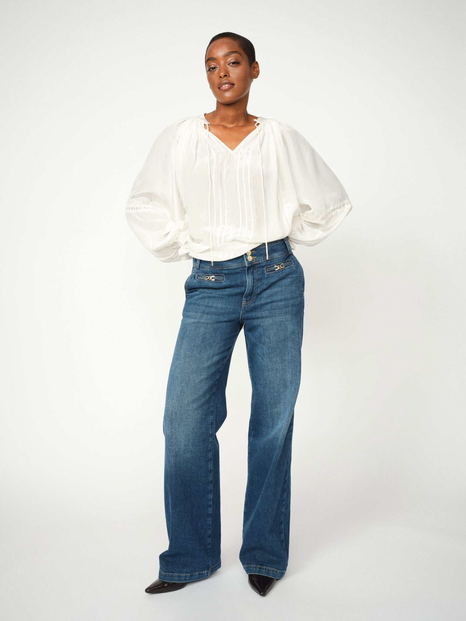 Modelshot / Dark Blue / Detail