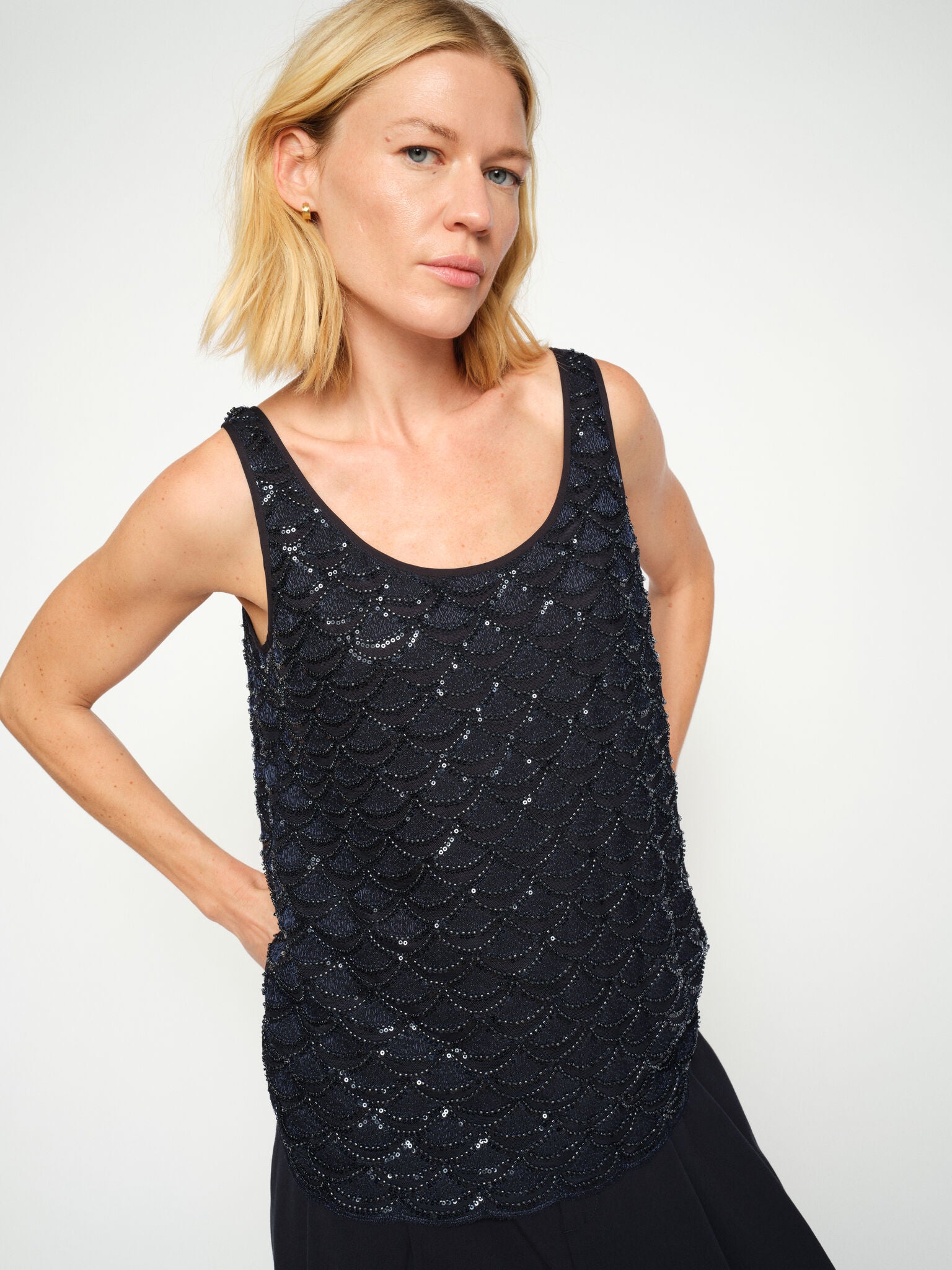 Modelshot / Salute Navy / Detail