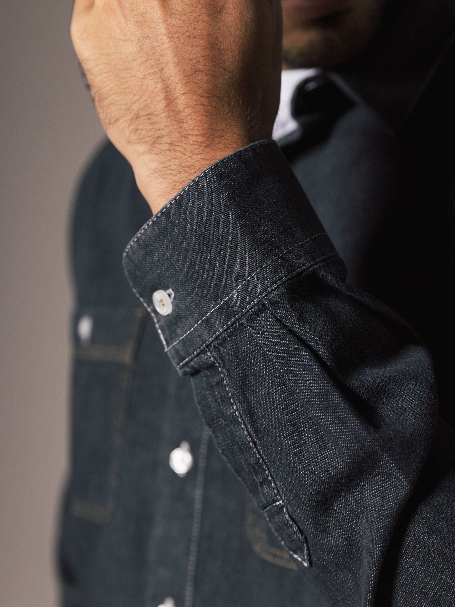 Modelshot / Grey Denim / Detail