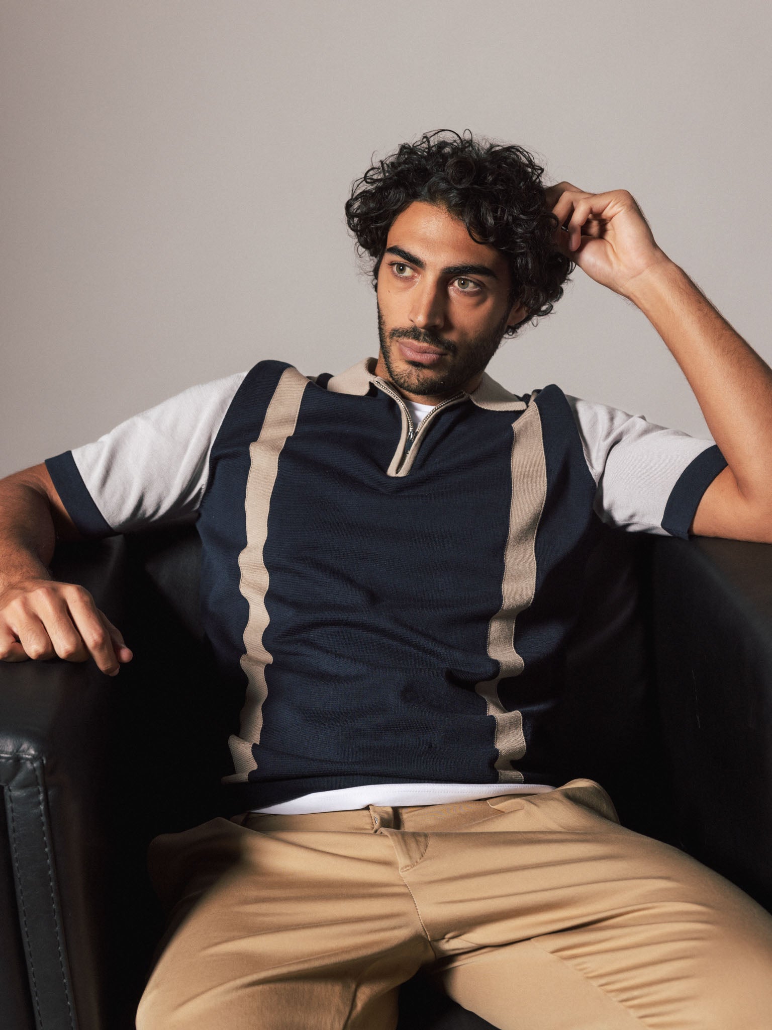 Modelshot / Navy / Detail