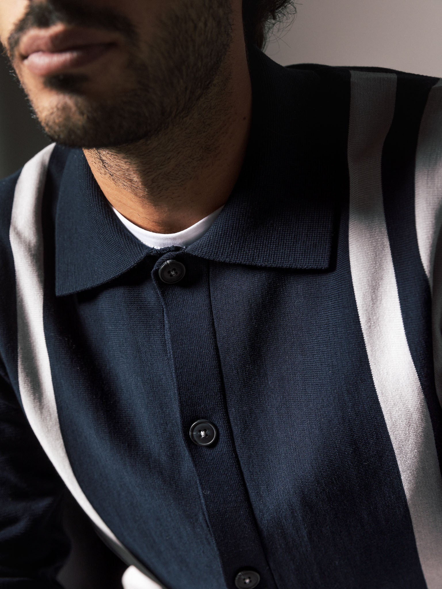 Modelshot / Navy / Detail