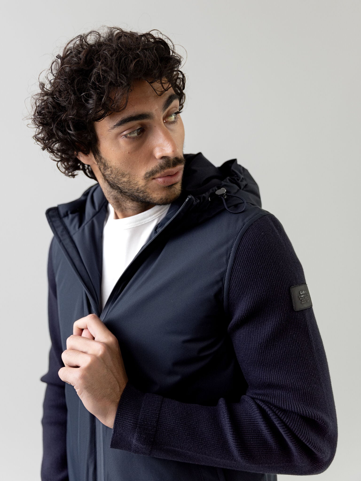 Modelshot / Navy / Detail