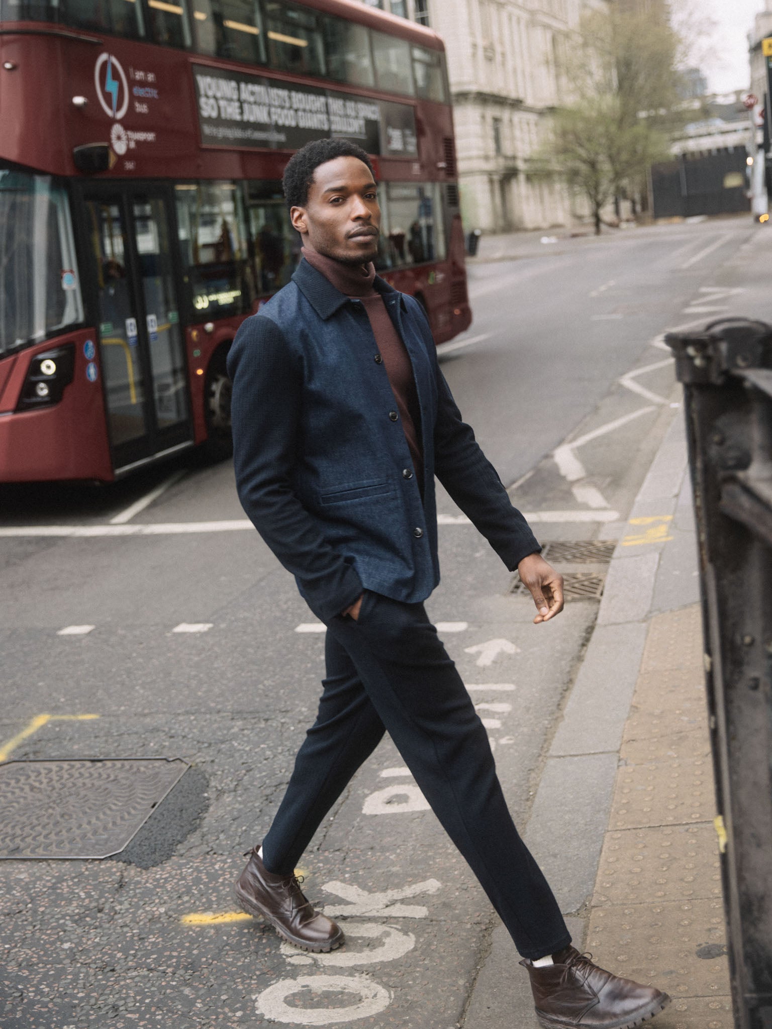 Modelshot / Navy / Detail