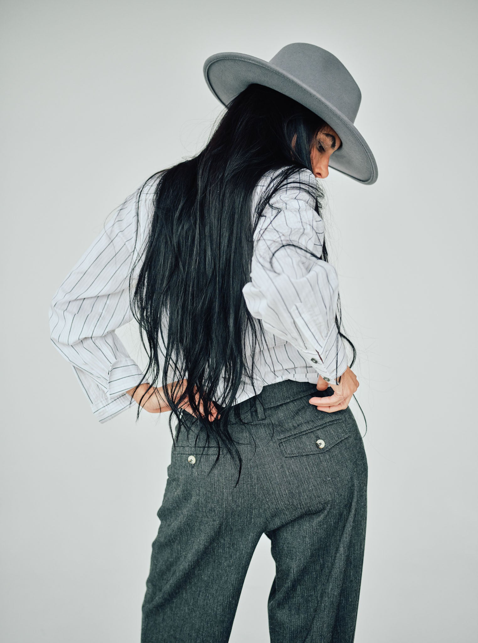 Modelshot / Dark Grey / Detail