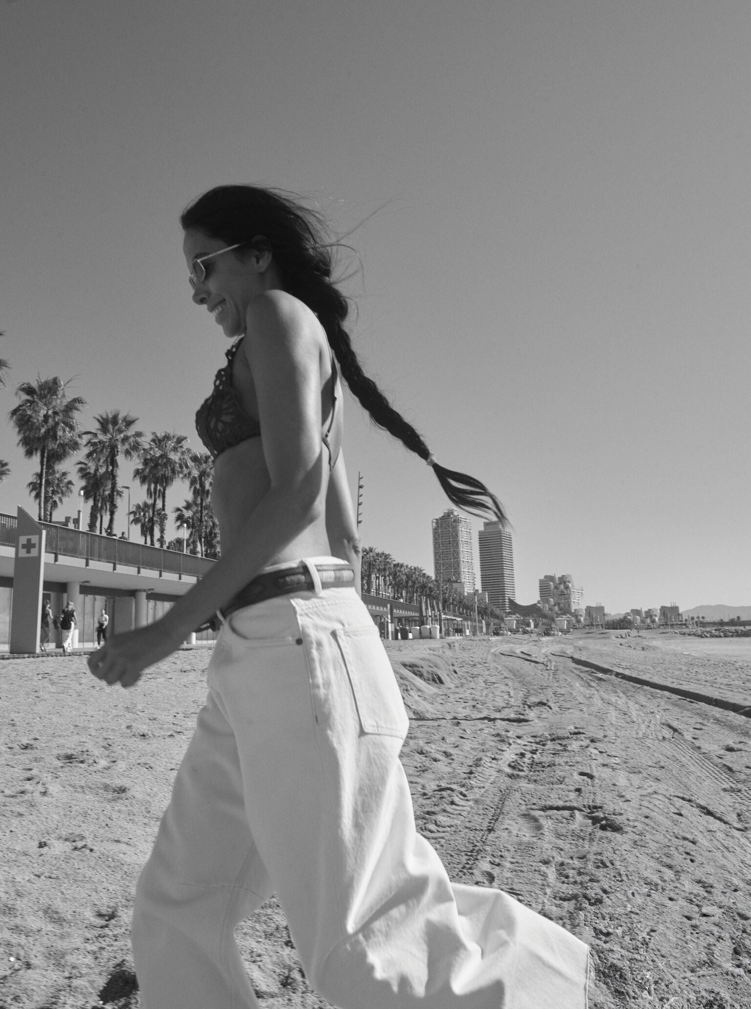 Modelshot / White / Detail