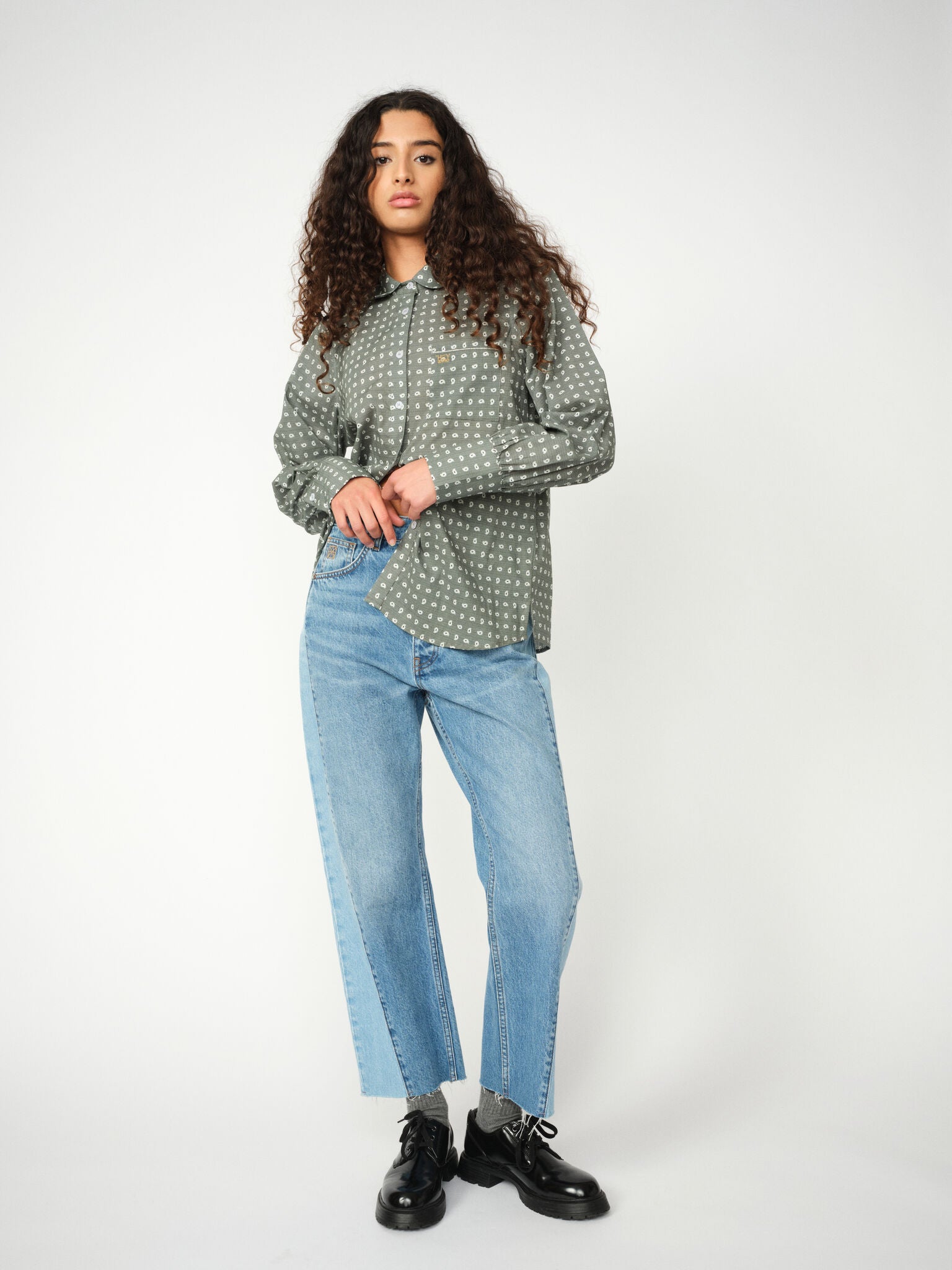 Modelshot / Light Blue / Detail