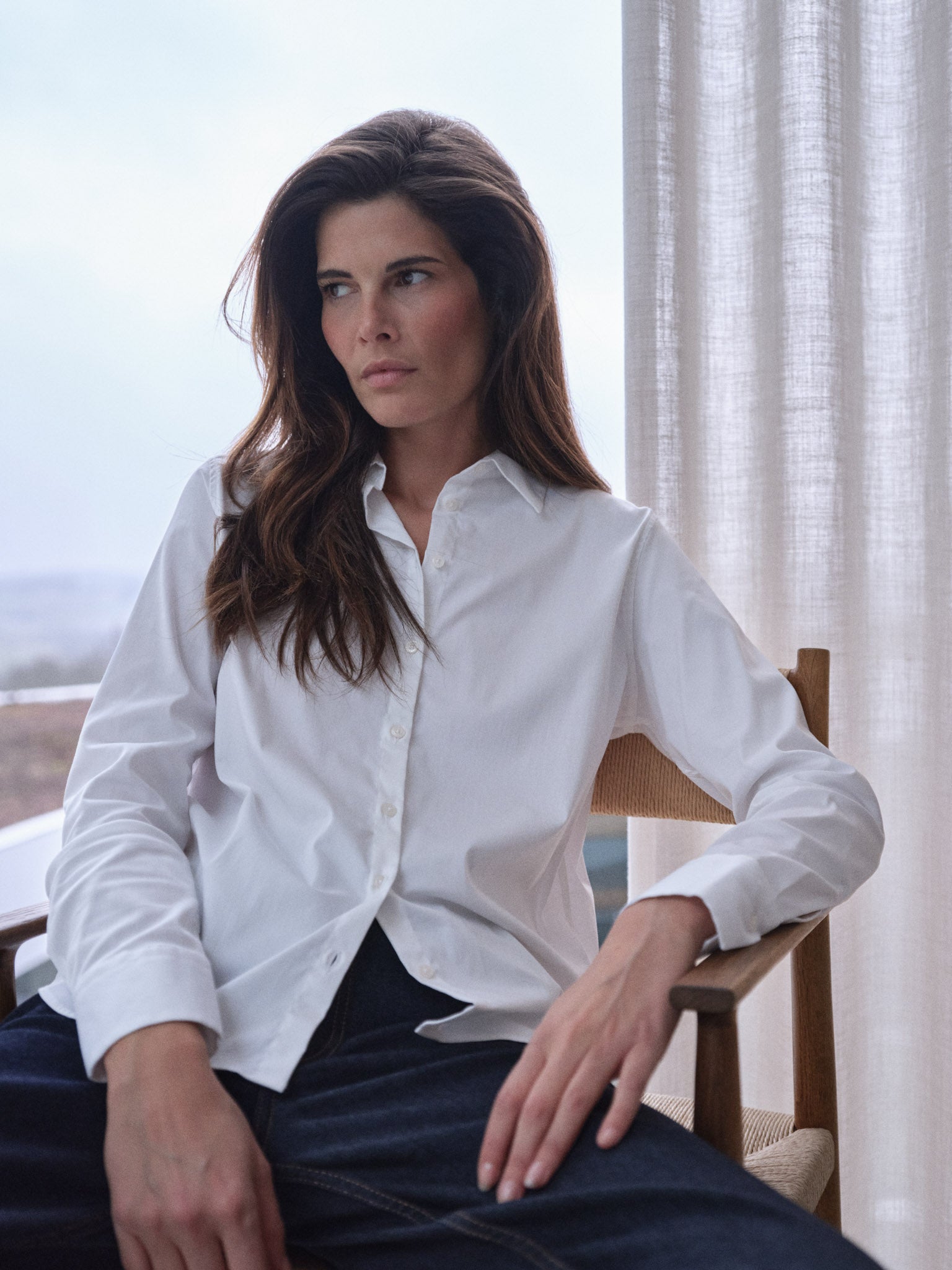 Modelshot / White / Detail
