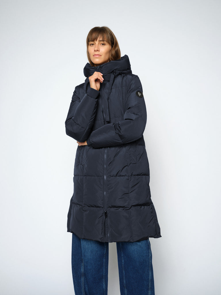 Modelshot / Navy / Detail