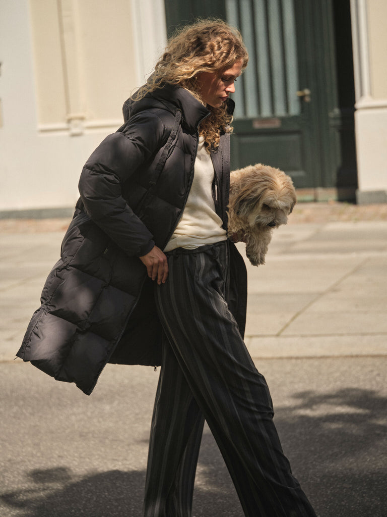 Modelshot / Dark Grey / Detail