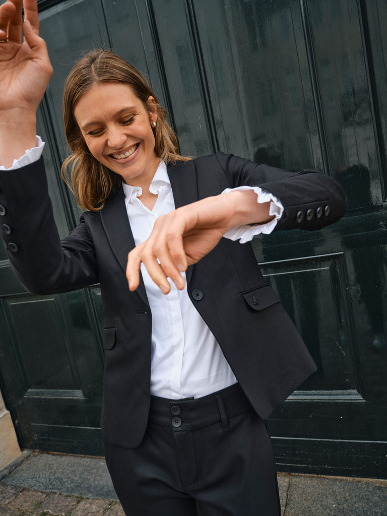 Modelshot / Black / Detail