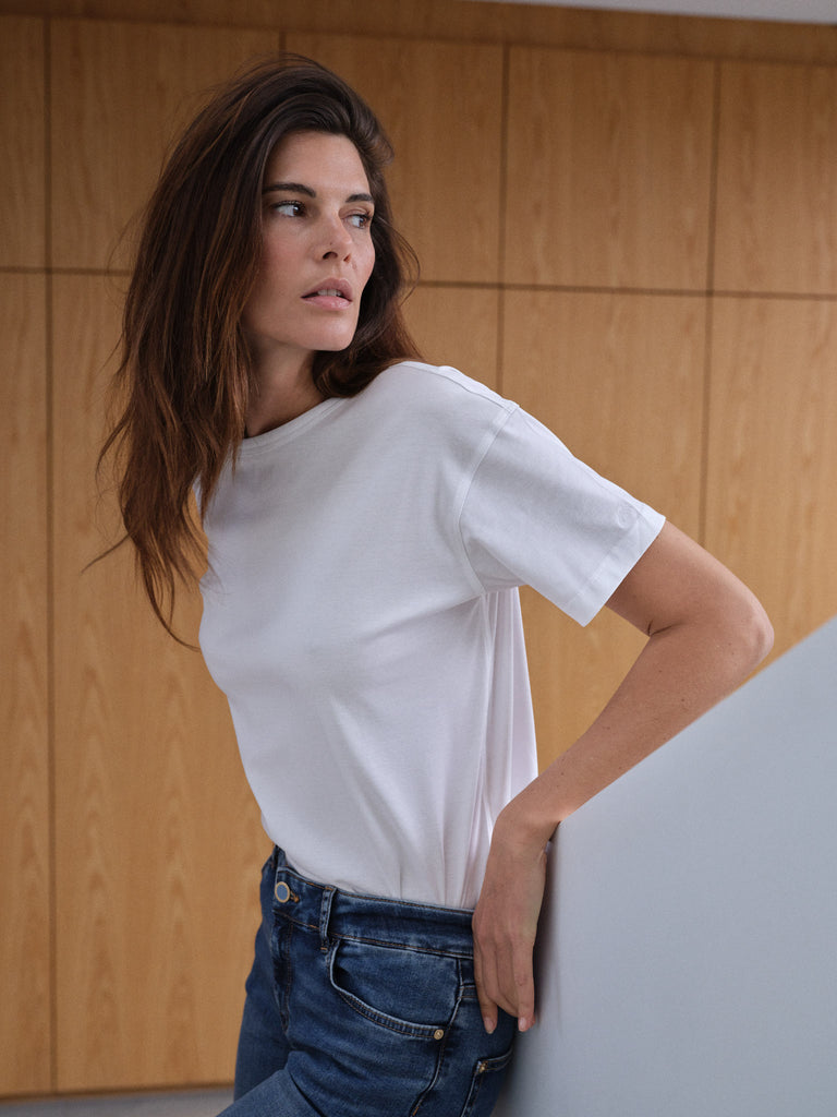 Modelshot / White / Detail
