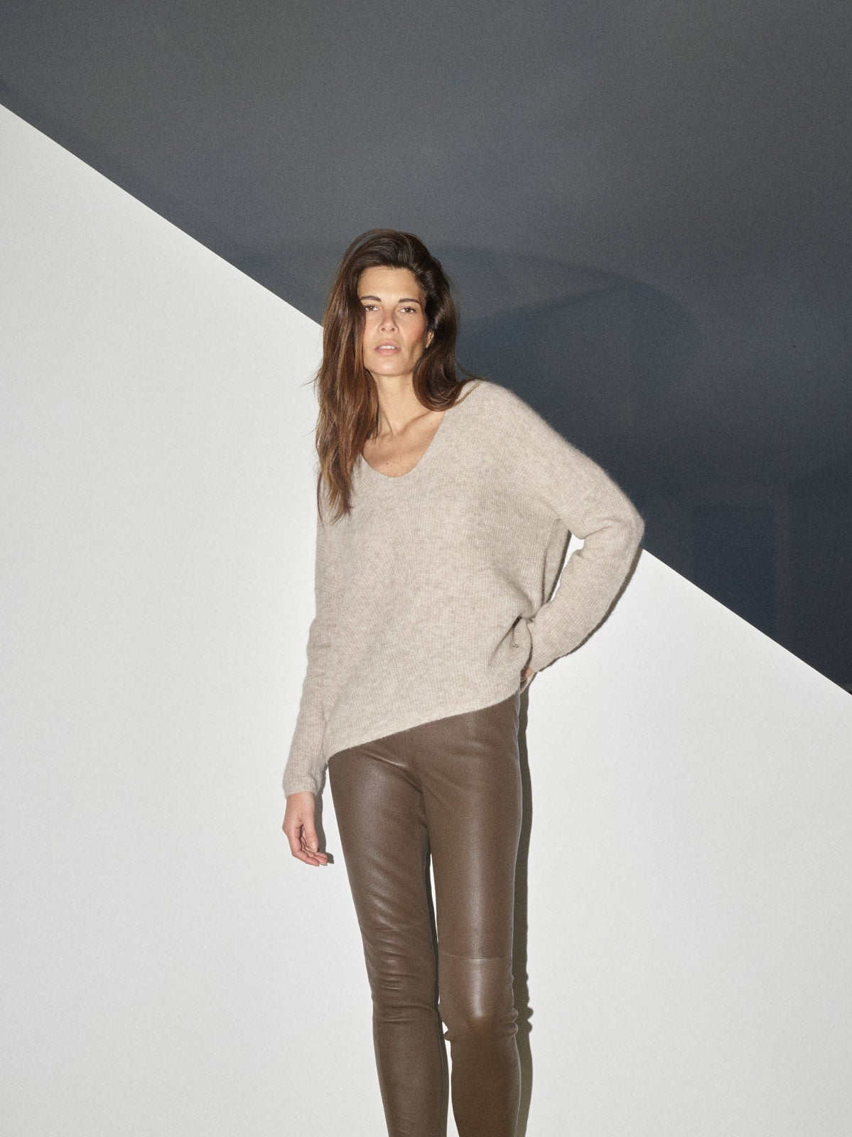 Modelshot / Feather Gray / Detail