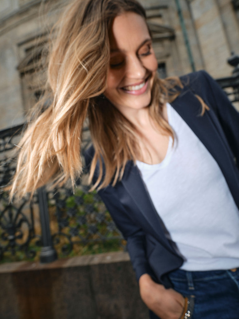 Modelshot / Navy / Detail