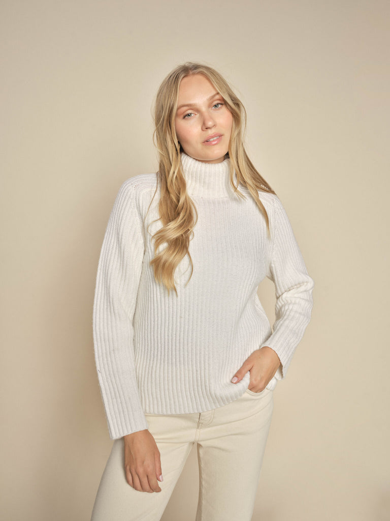 MMThyra Highneck Knit