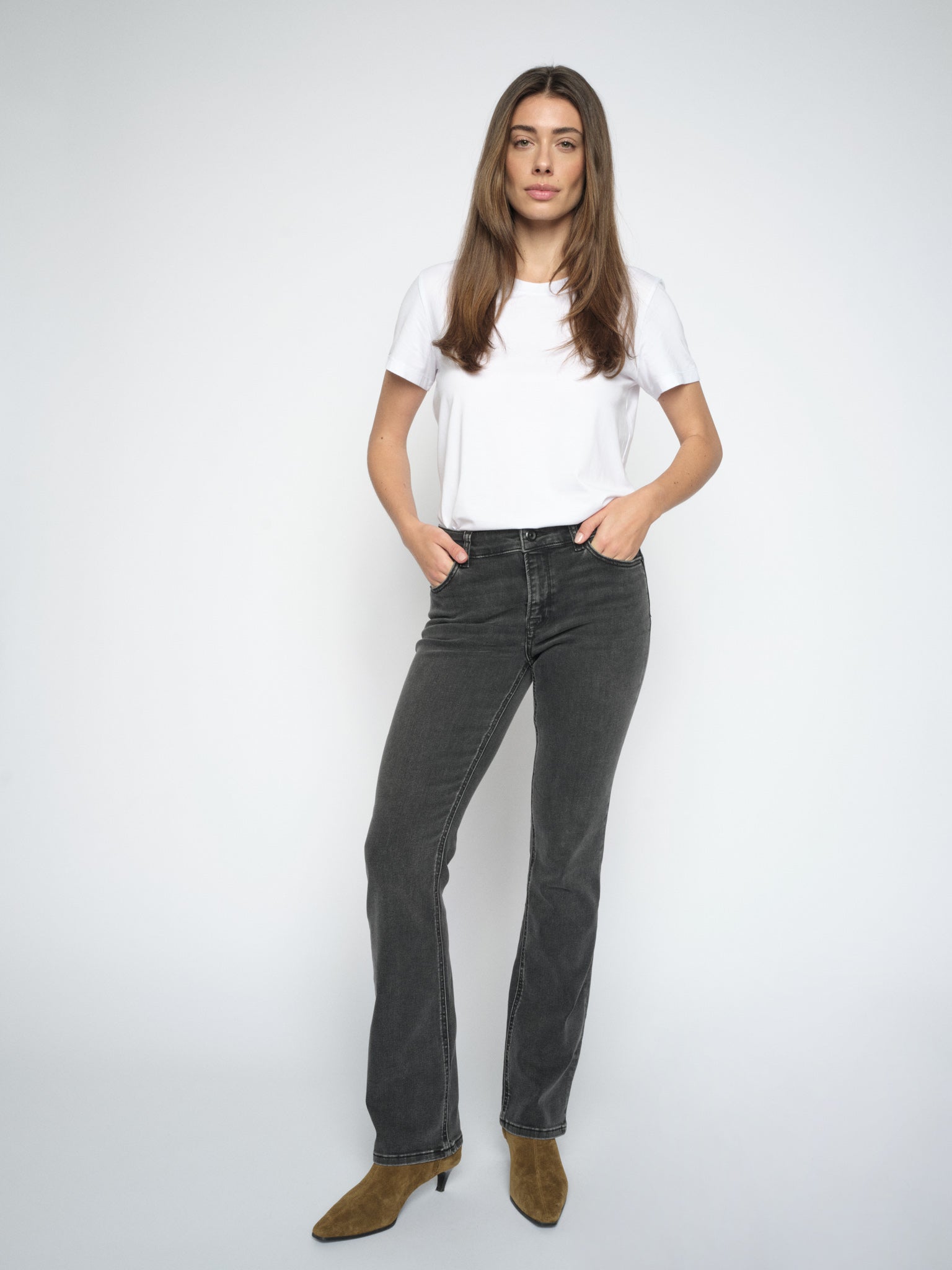 Modelshot / Grey / Detail