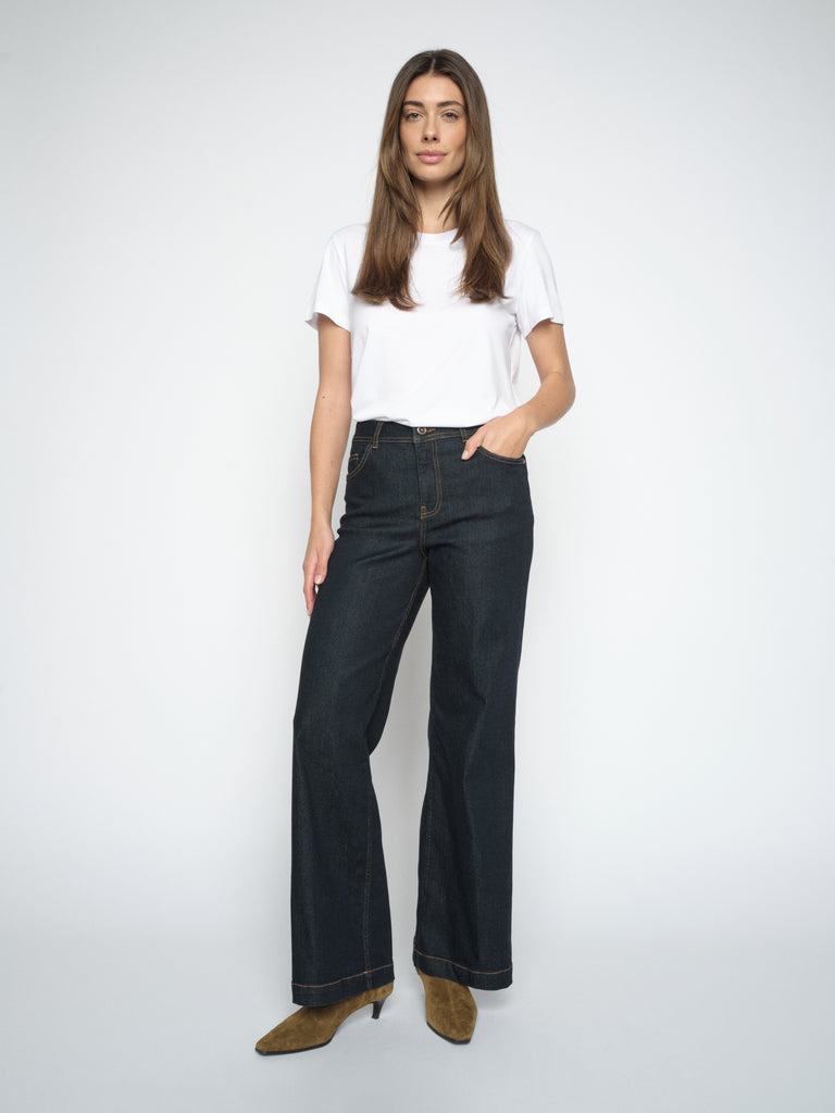 Modelshot / Dark Blue / Detail