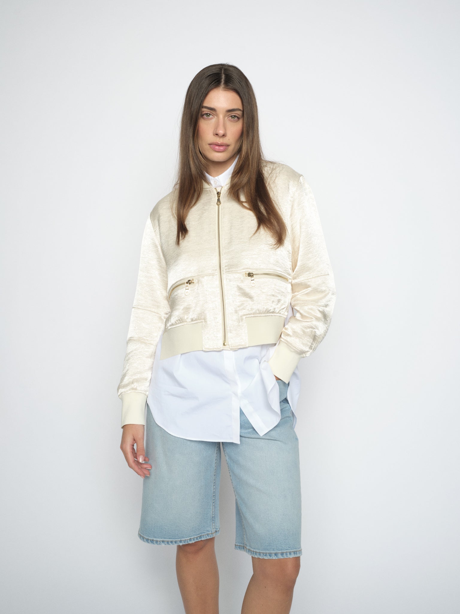 Modelshot / Ecru / Detail