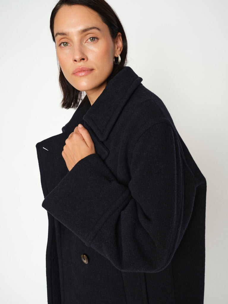 Modelshot / Salute Navy / Detail