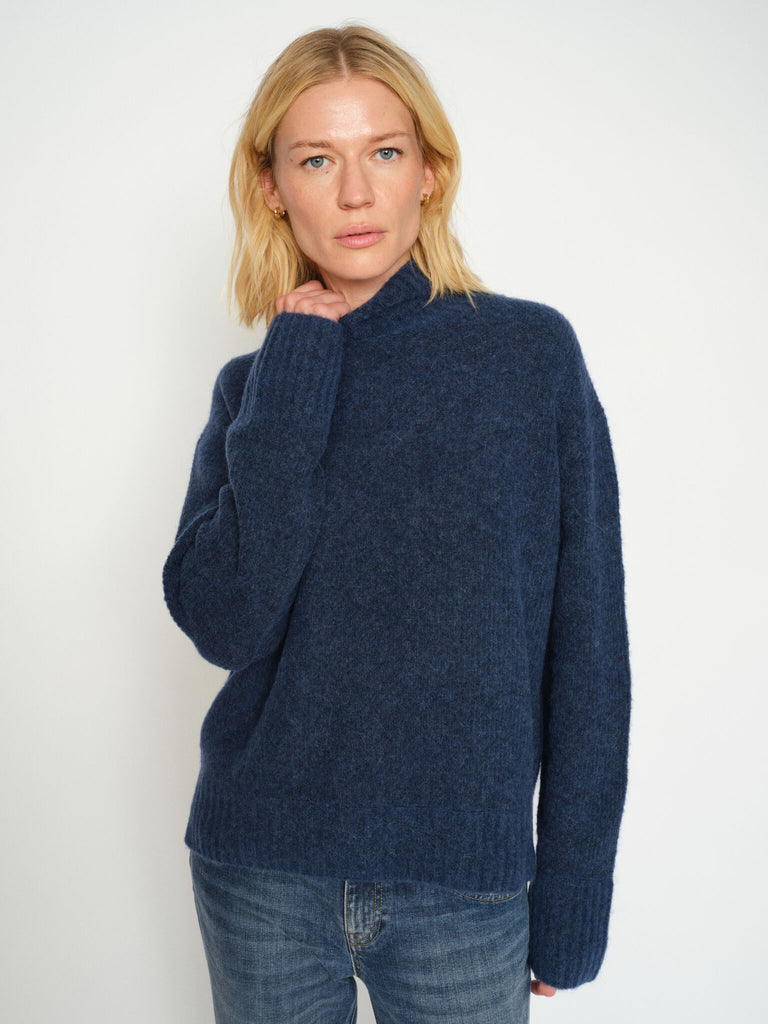 Modelshot / Ensign Blue / Detail