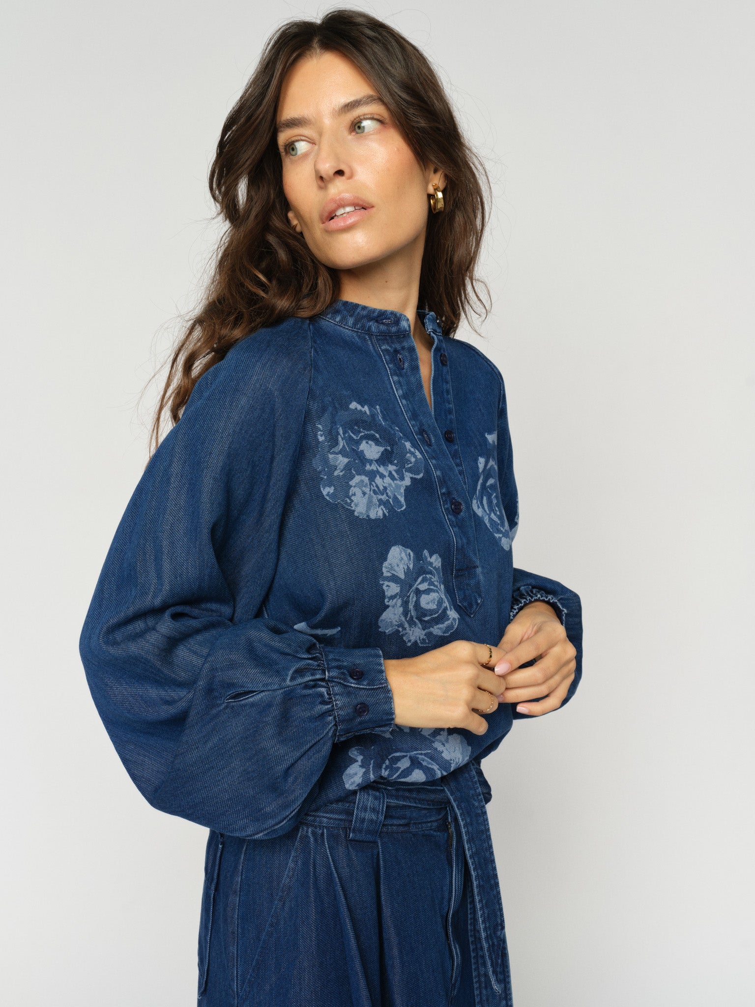 Modelshot / Dark Blue / Detail