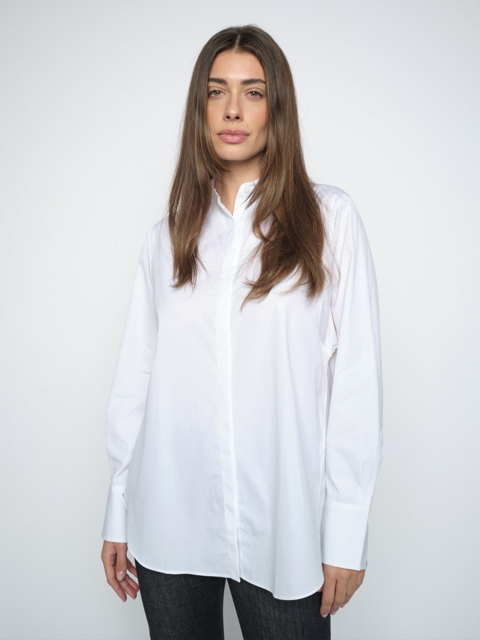 Modelshot / White / Detail