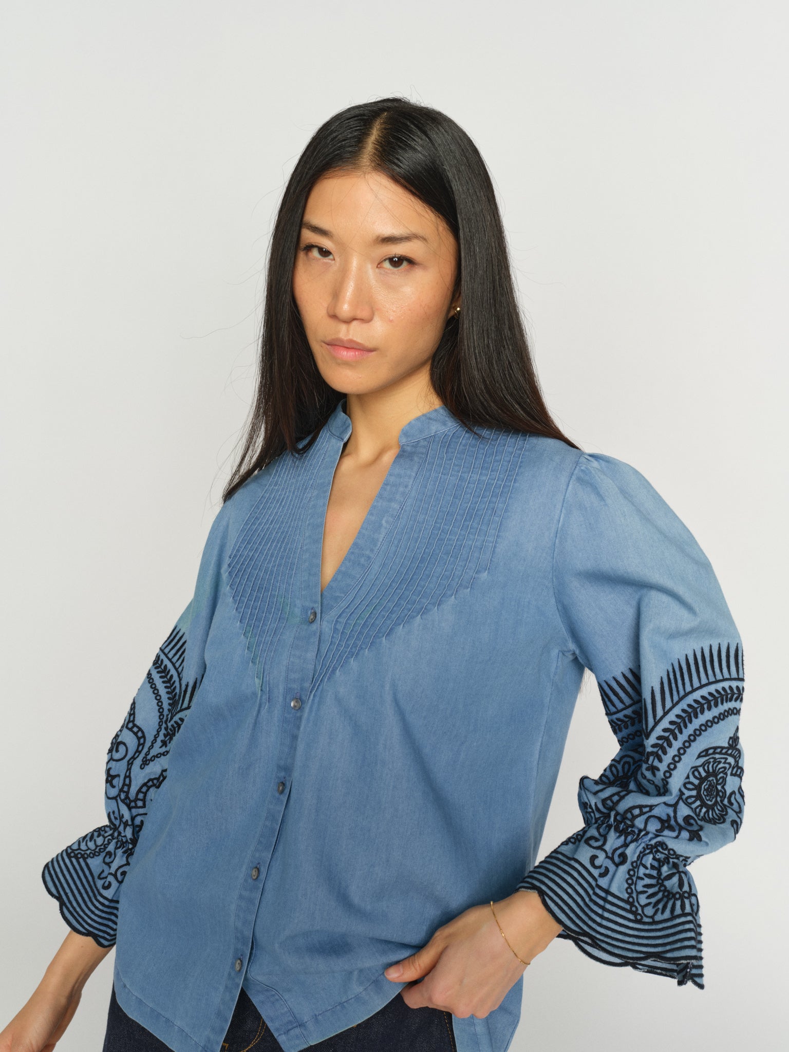 Modelshot / Light Blue / Detail