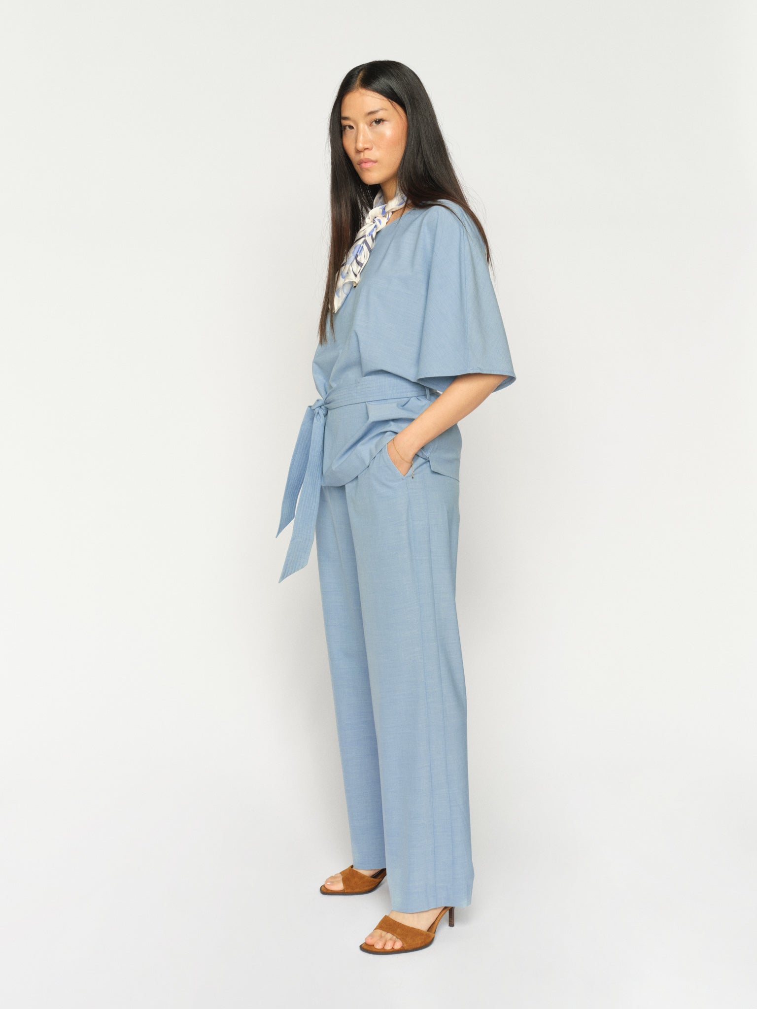 Modelshot / Light Blue / Detail