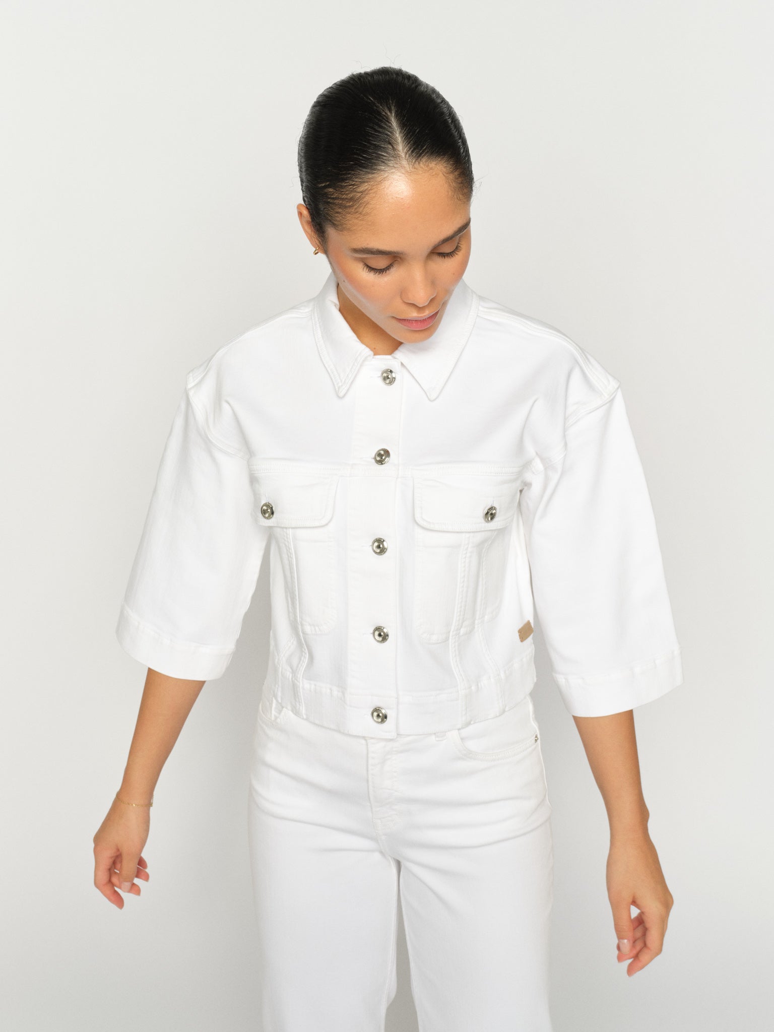 Modelshot / Bright White / Detail