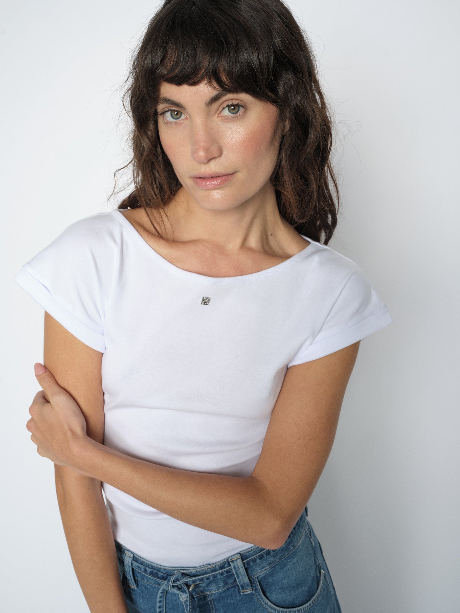 Modelshot / White / Detail