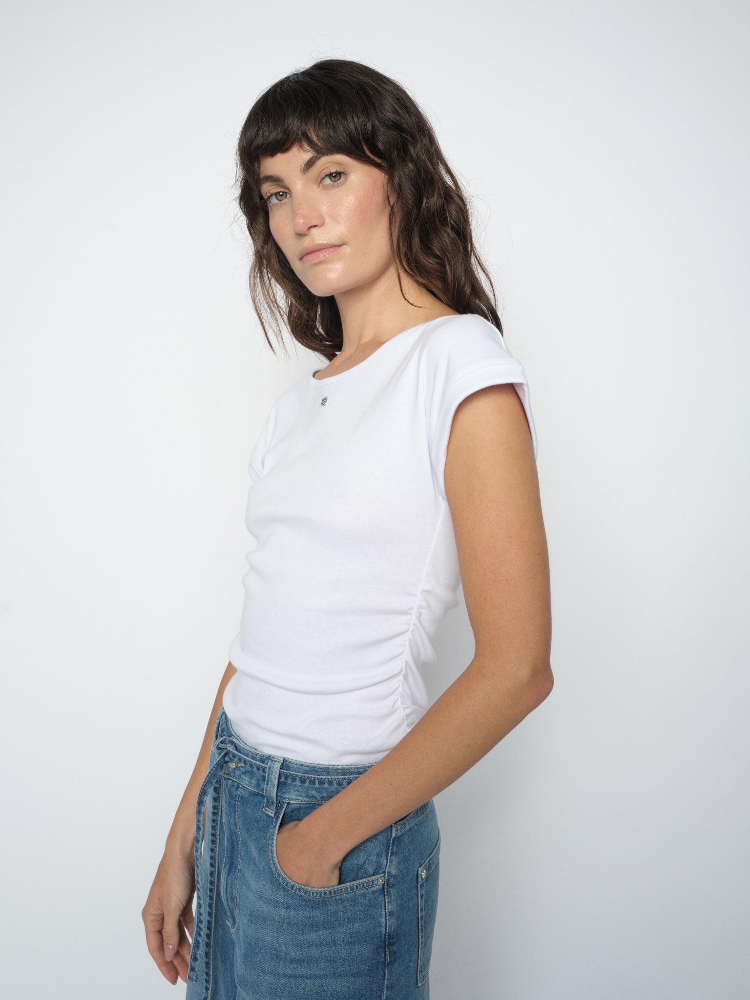 Modelshot / White / Detail