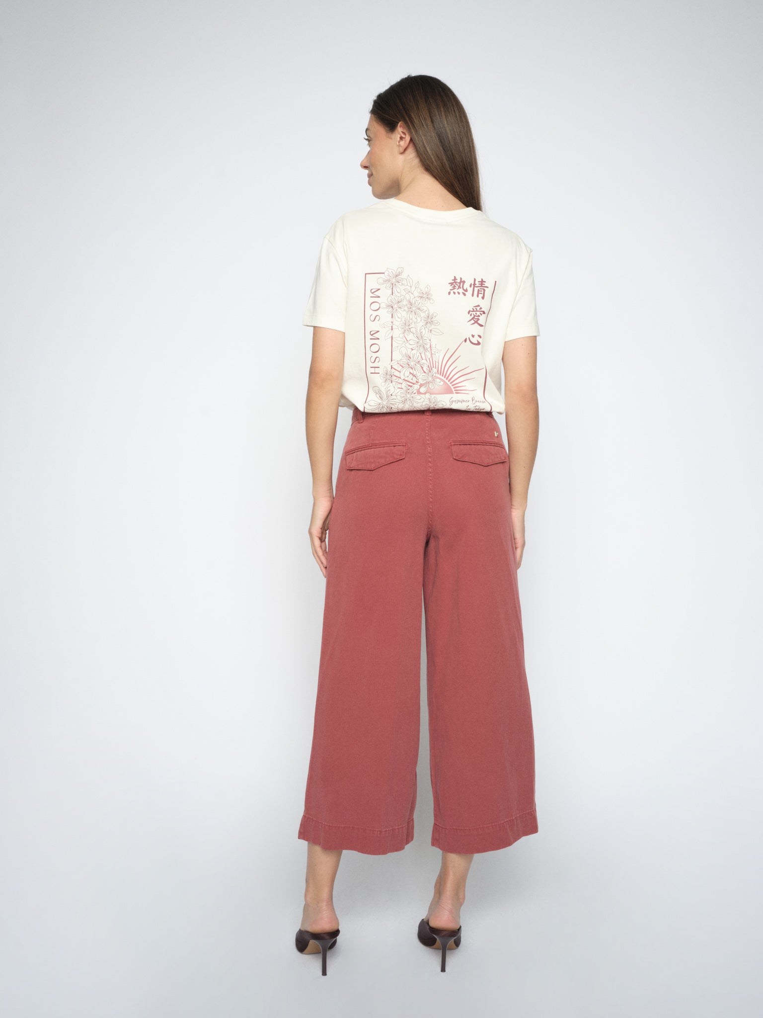 Modelshot / Ecru / Detail