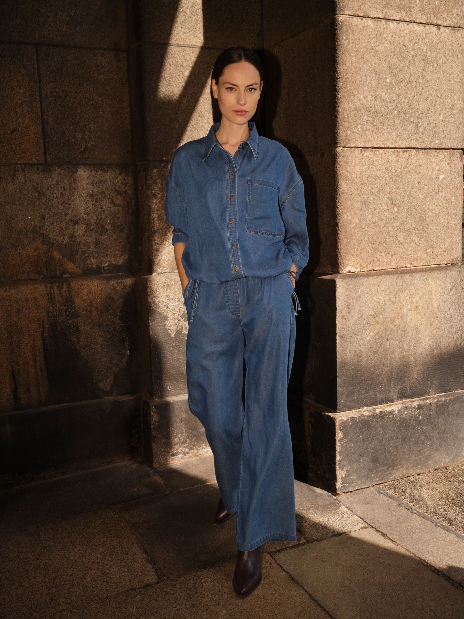 Modelshot / Blue/ Detail