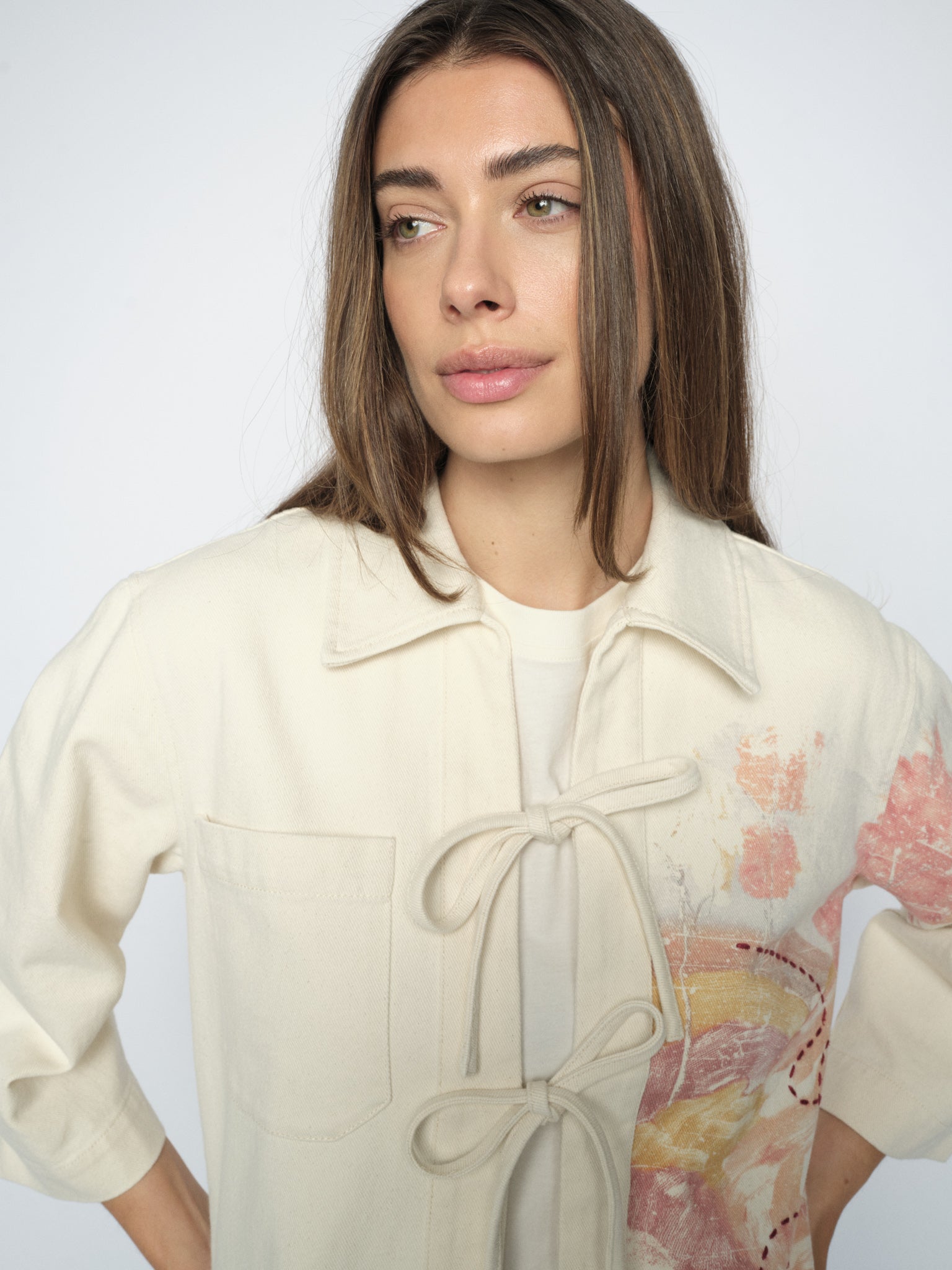 Modelshot / Ecru / Detail