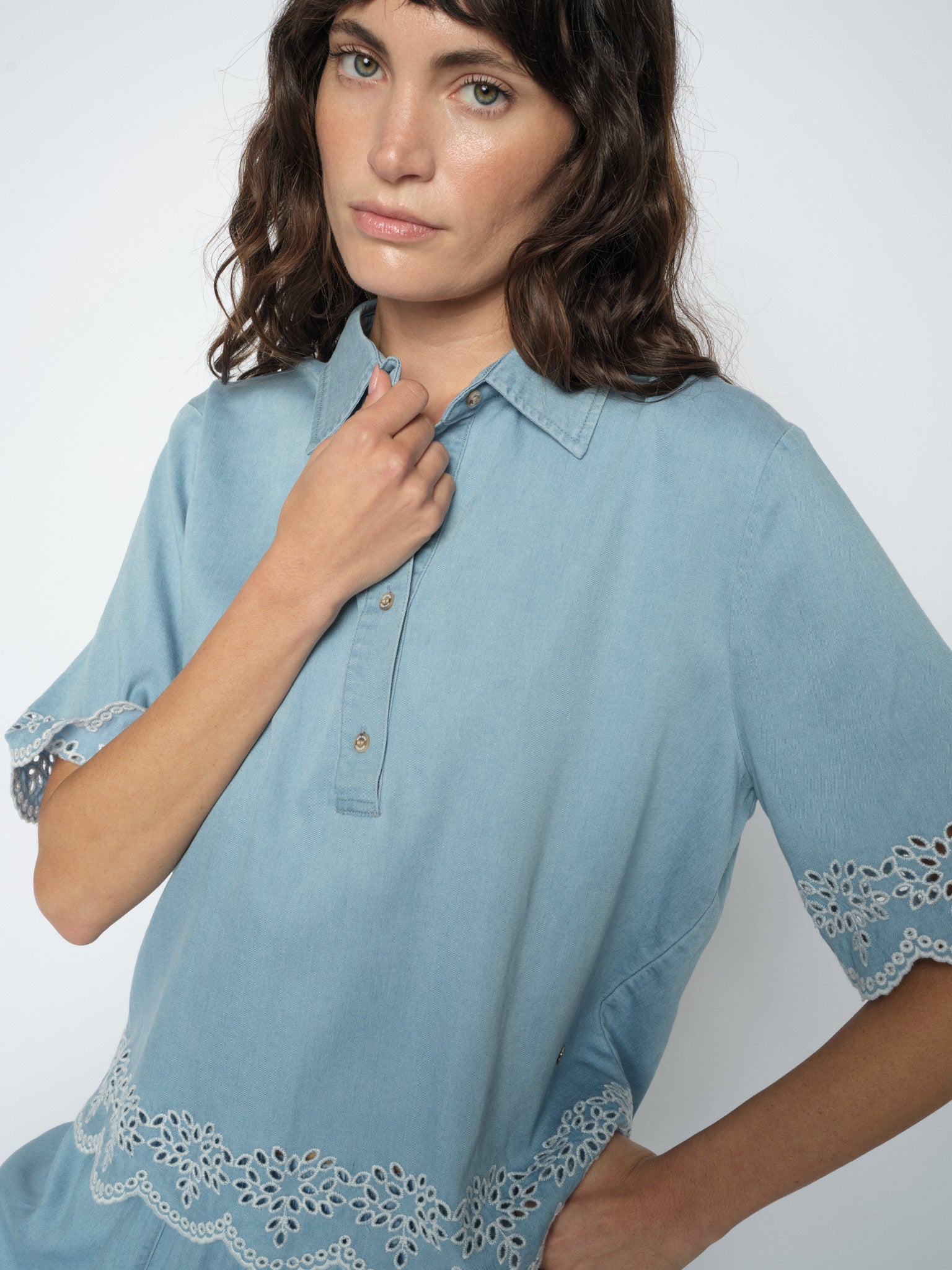 Modelshot / Light Blue / Detail