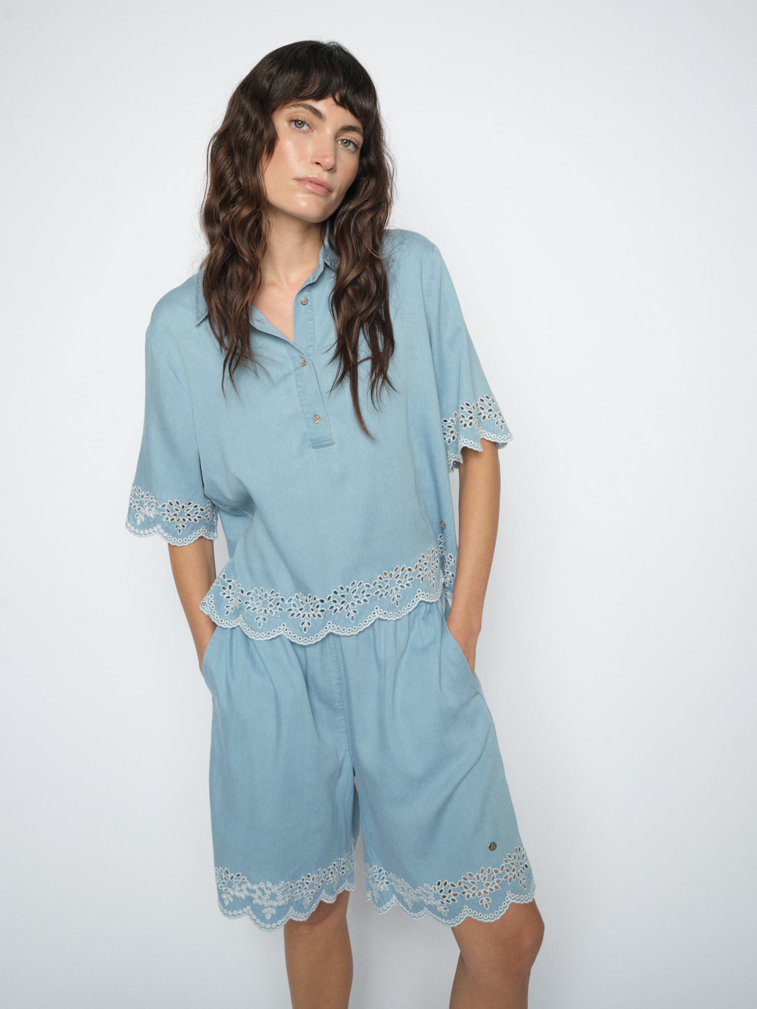 Modelshot / Light Blue / Detail