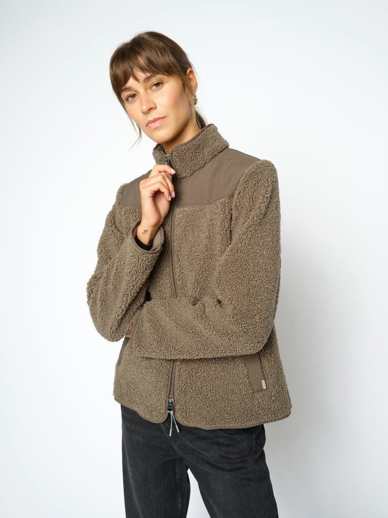 Modelshot / Dusty Olive / Detail