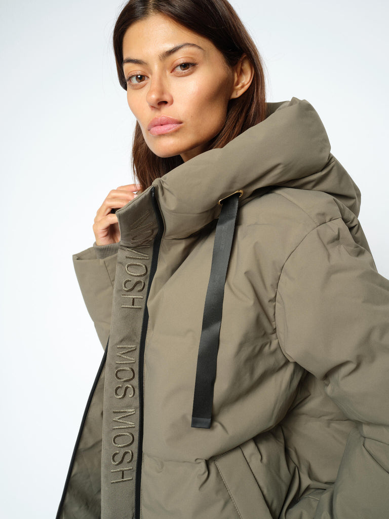 Modelshot / Dusty Olive / Detail