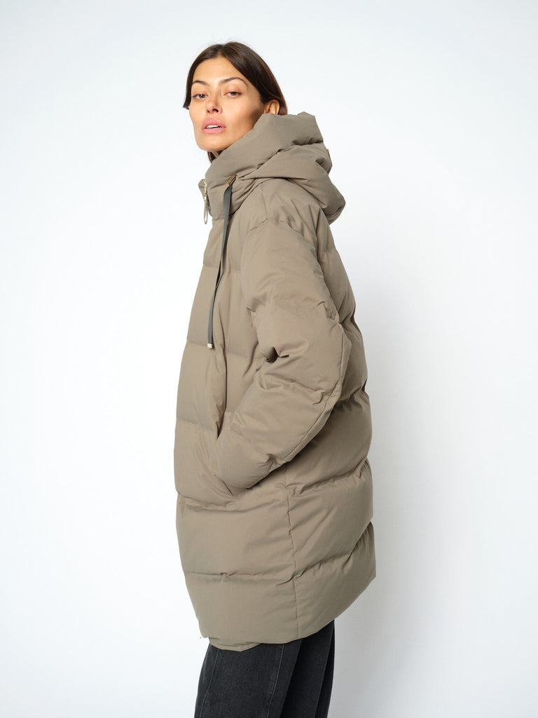 Modelshot / Dusty Olive / Detail